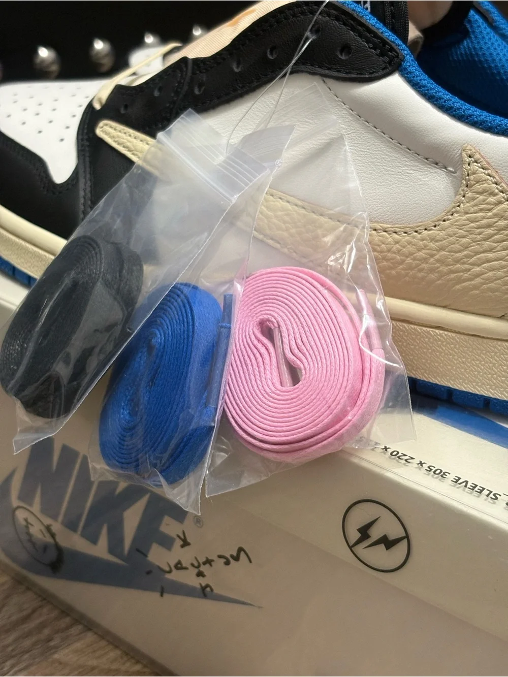 Jordan 1 low × Travis Scott Fragment 1.0